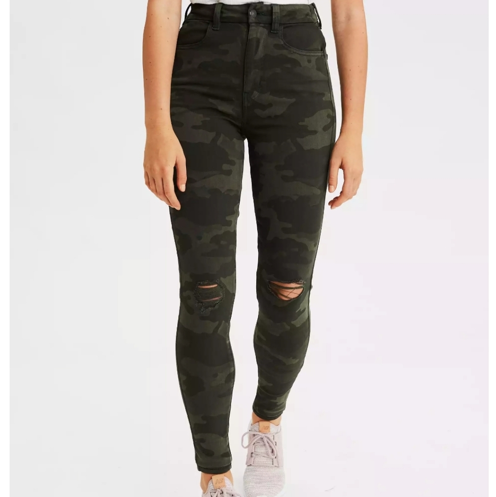 American Eagle Curvy army print jeans